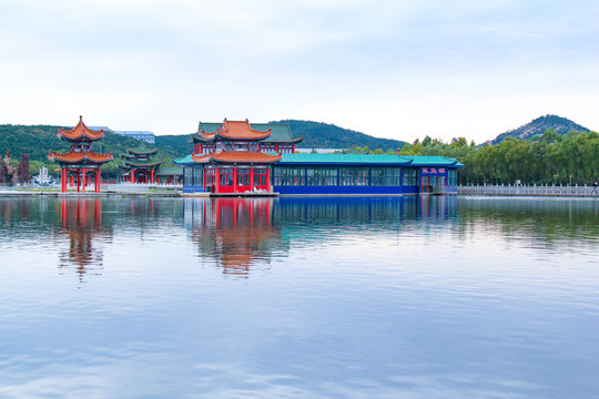 湖濱