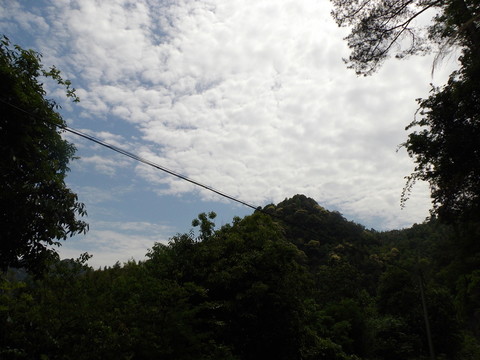 天空山影
