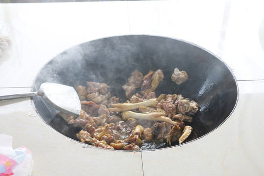 農(nóng)家大鍋燉雞