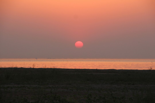 海上日出