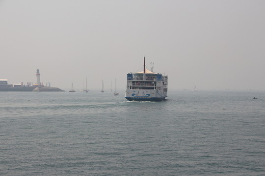 游輪出海