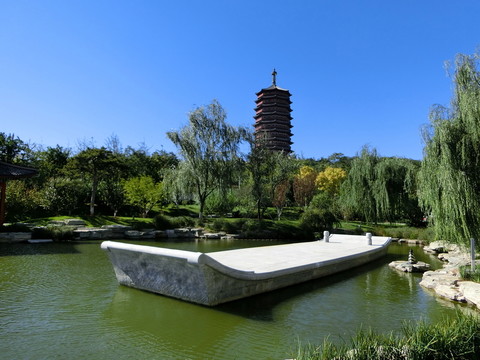 塔 石船