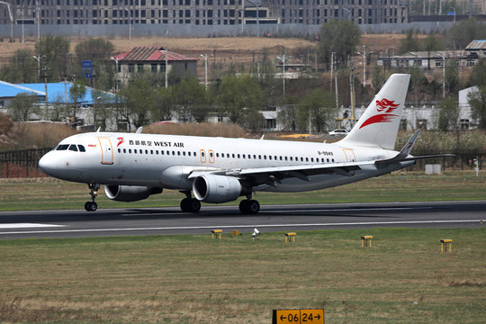 飛機(jī)降落 西部航空