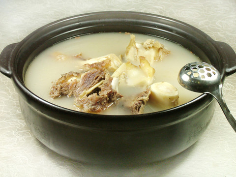 牛骨湯