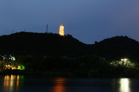 河邊夜景