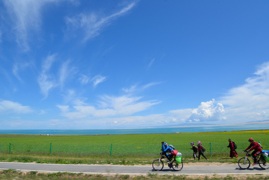 奔向青海湖