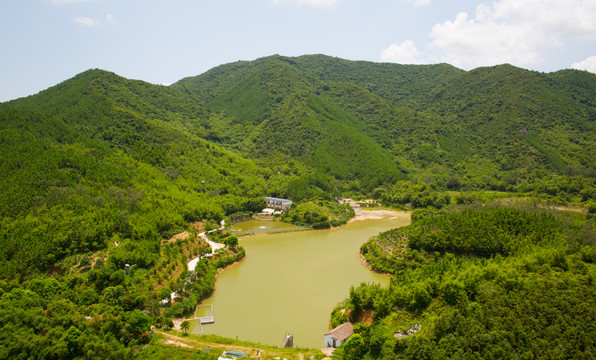 胡泊 湖畔