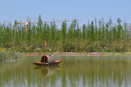 湖中小舟