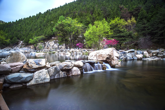 山水相映