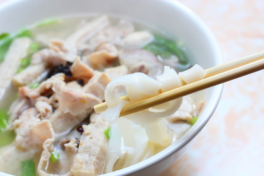 潮汕湯粉 豬雜湯 潮汕雜錦粉