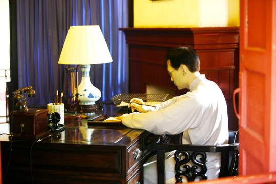 大元帥府書房 秘書 雕像