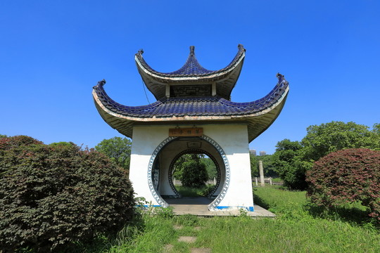 藍天亭子