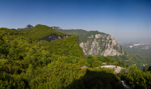 云臺山全景茱萸峰