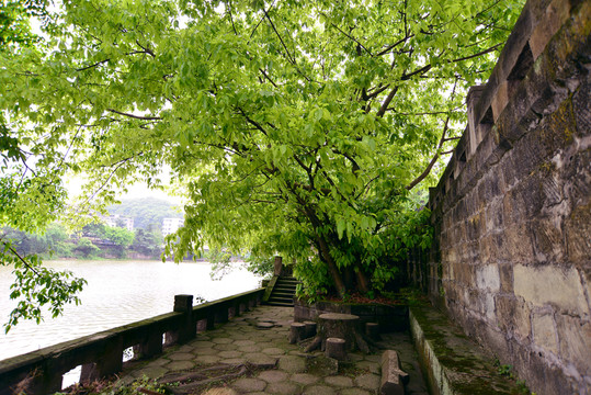 河邊石凳石桌