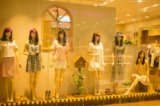 女裝店櫥窗