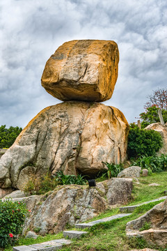 福建東山島風(fēng)動(dòng)石