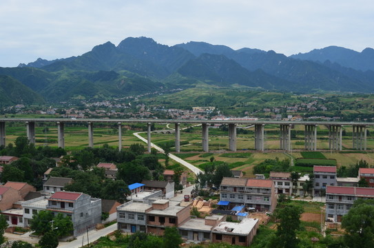 天塹變通途