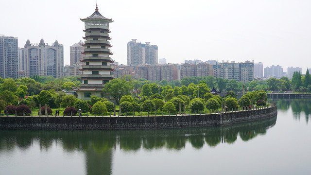 湖畔一景