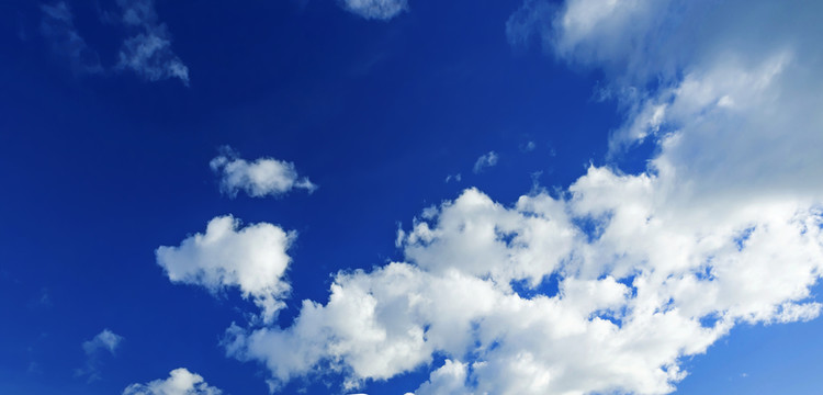 天空白云