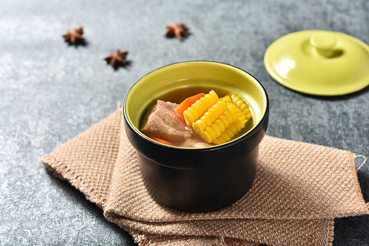 玉米燉排骨