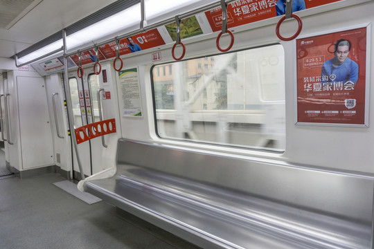 地鐵車廂內(nèi)部