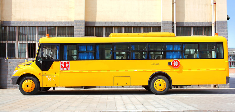 校車