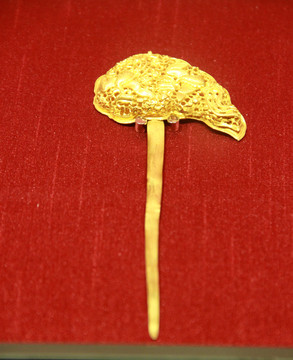 鏤刻雙鳳穿花金掩鬢 明代