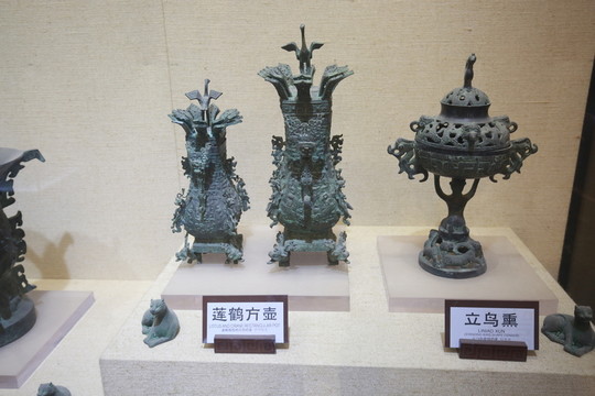 古代蓮鶴方壺 立鳥熏