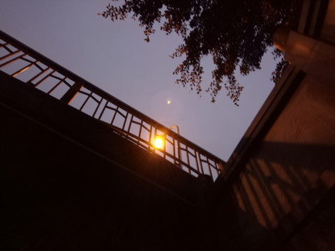 燈與橋