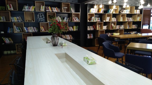 書架
