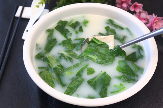 小白菜豆腐湯