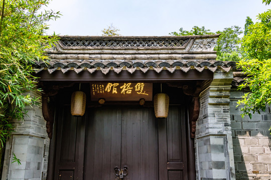 江南房屋 后門