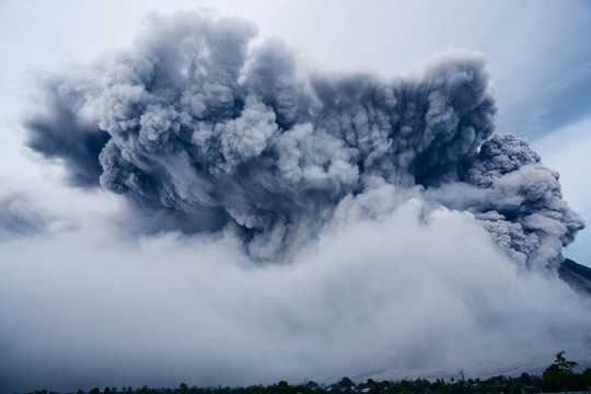 火山爆發(fā)霧汽
