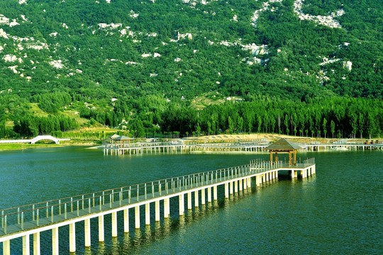 湖水 亭臺 青山