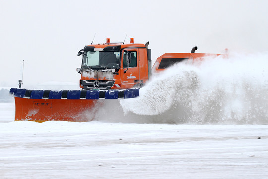 機(jī)場掃雪作業(yè) 機(jī)場除雪