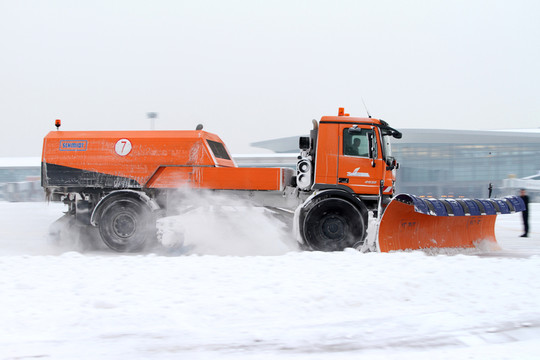 機場掃雪作業(yè) 機場除雪