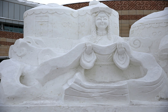 獻(xiàn)哈達(dá)的少女雪雕