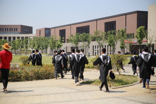 畢業(yè)季校園大學生