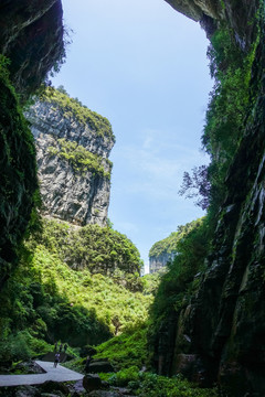 天坑石門