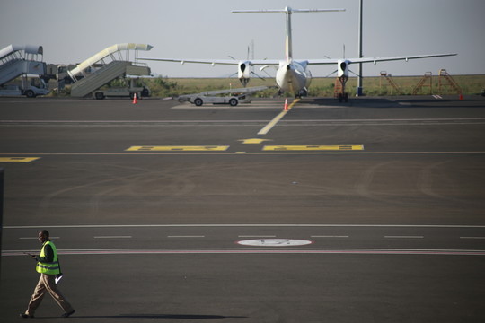 機(jī)場飛機(jī)行人