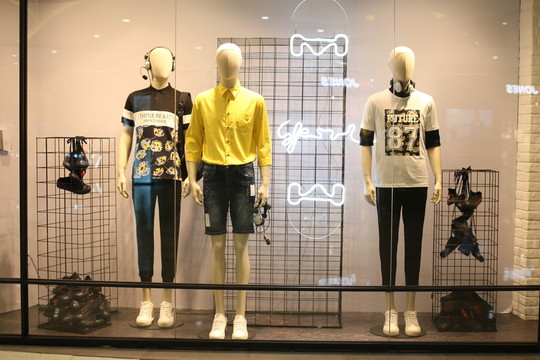 服裝店櫥窗