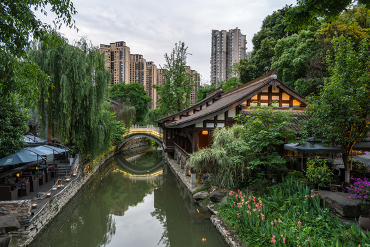 鐵像寺水街