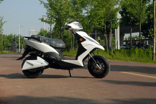 電動車 白色電動車 新款電動車