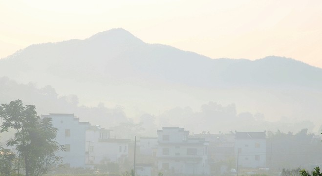 晨霧山村風(fēng)光