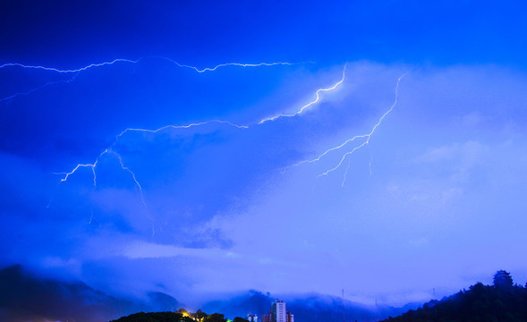 閃電