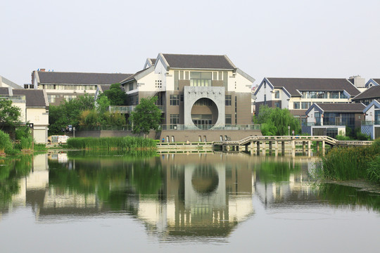 湖畔建筑