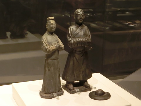 男女陶俑
