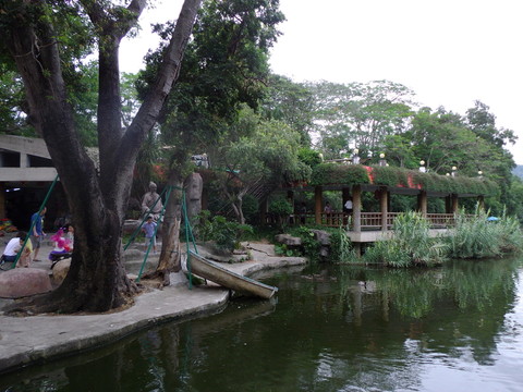 湖畔風(fēng)光