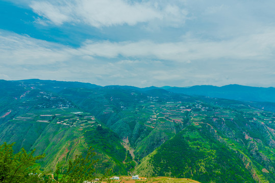 高山 村莊 紅土地