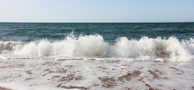 碧海藍(lán)天海浪